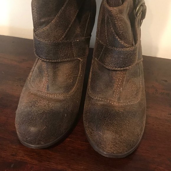 Nadara Distressed Heeled Boot - Picture 8 of 11